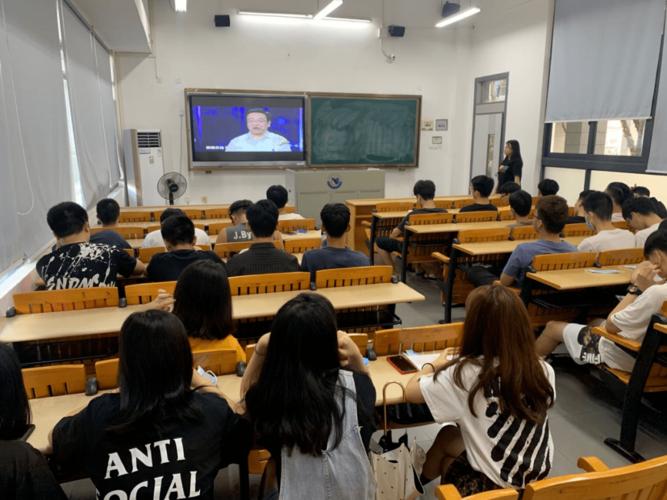 计算机工程系各班级召开新学期"只争朝夕,奋斗新学年"主题